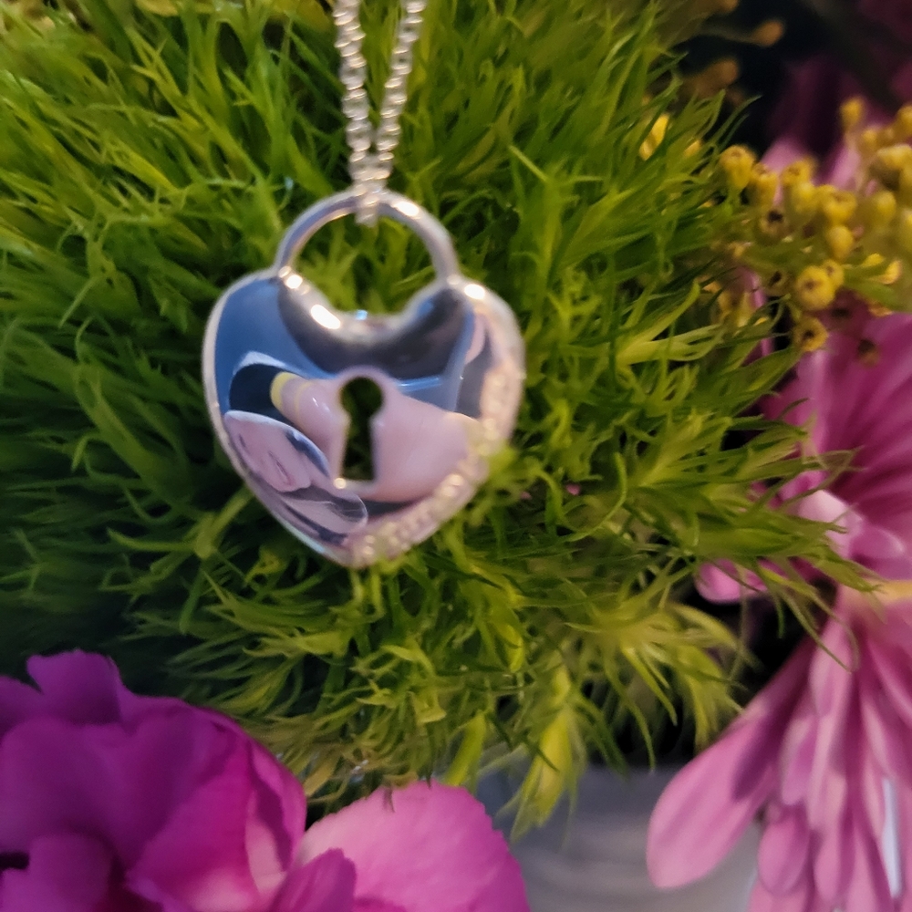 TIFFANY & CO PADLOCK  NECKLACE PRISTINE CONDITION - Picture 3 of 6